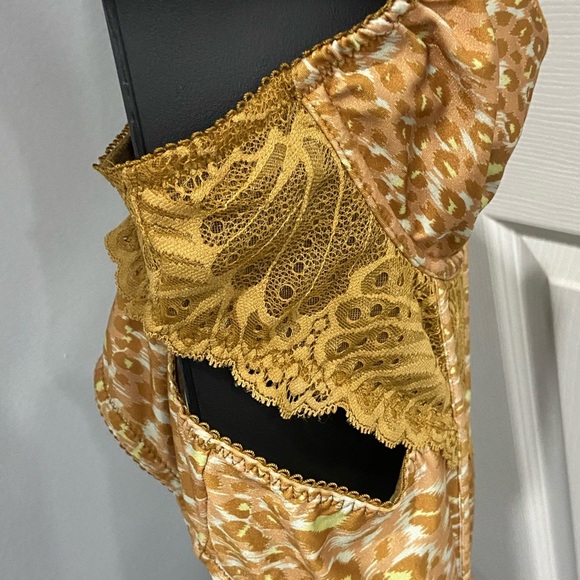 Mustard yellow corset top UO - Picture 7 of 8